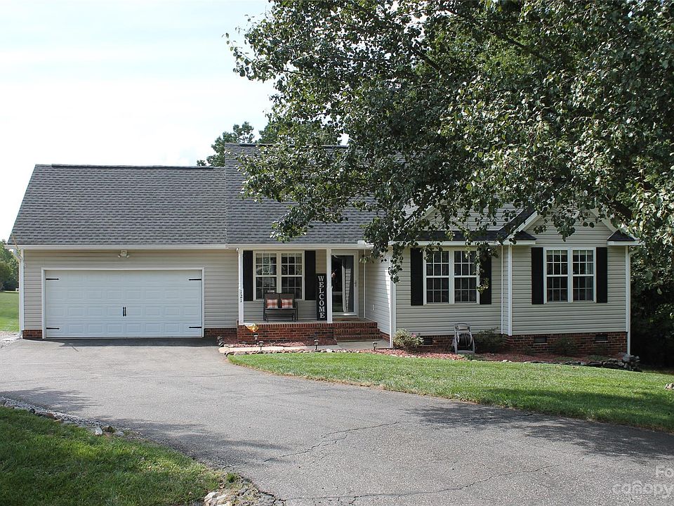 1st image of 121 Falling Leaf Ln