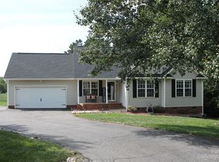 121 Falling Leaf Ln, Statesville, NC 28677