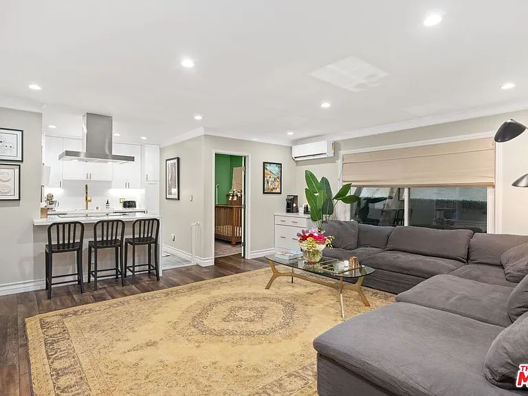960 Larrabee St #105 — Photo 1