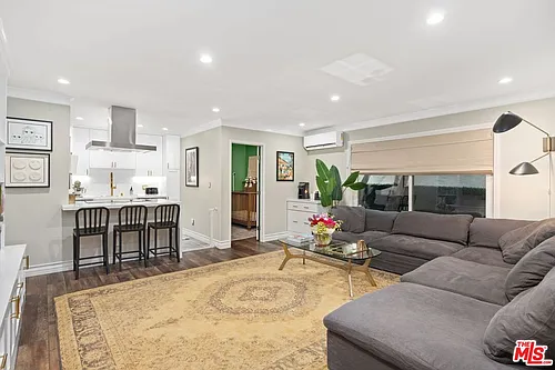 960 Larrabee St #105 Photo 1