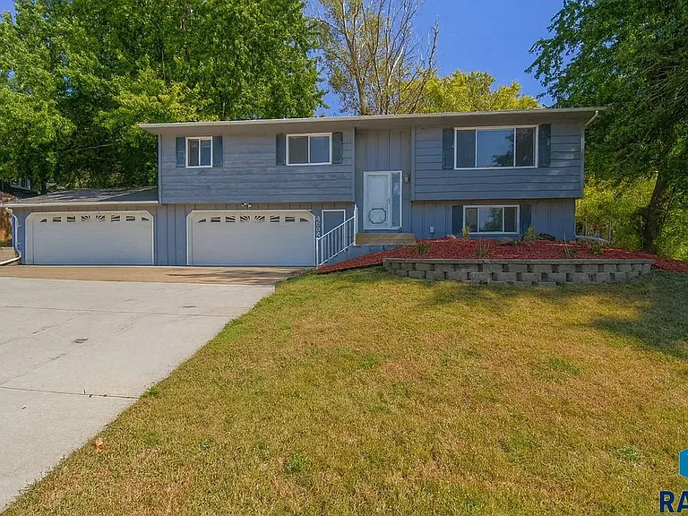 4504 S Cliff Ave — Photo 1