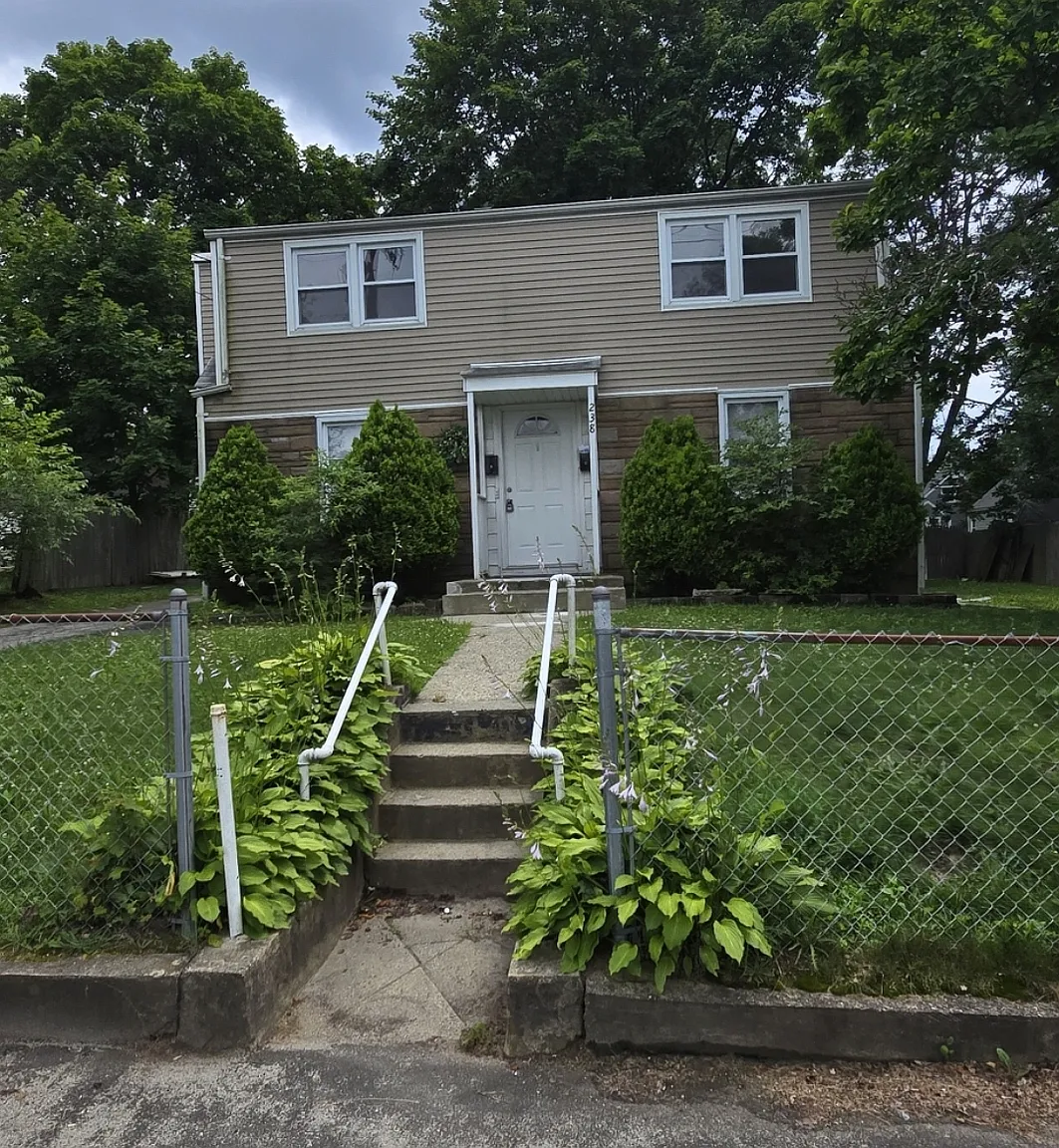 1 bed, 1.0 bath, 1440 sqft, $1,300 — Photo 1