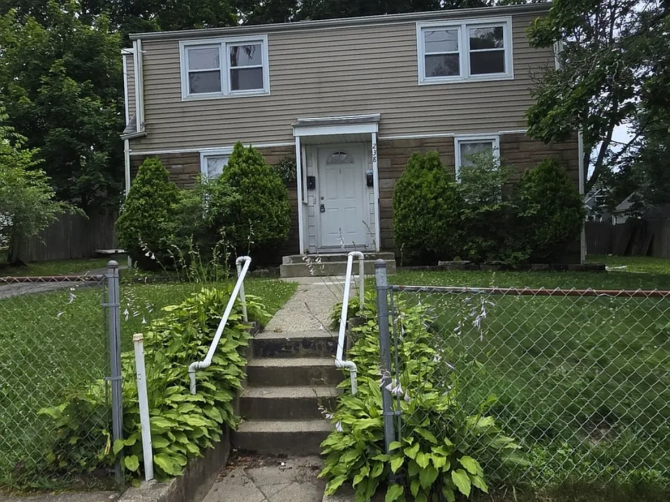 238 Moran St #2