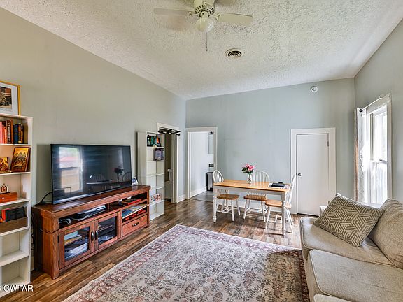 3rd image of 315 Woodland St