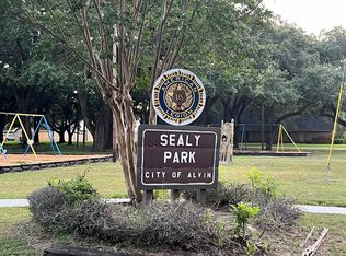 1704 W Sealy St #A, Alvin, TX 77511