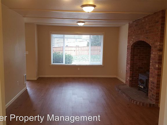 4th image of 13609-13611 114th Ave E