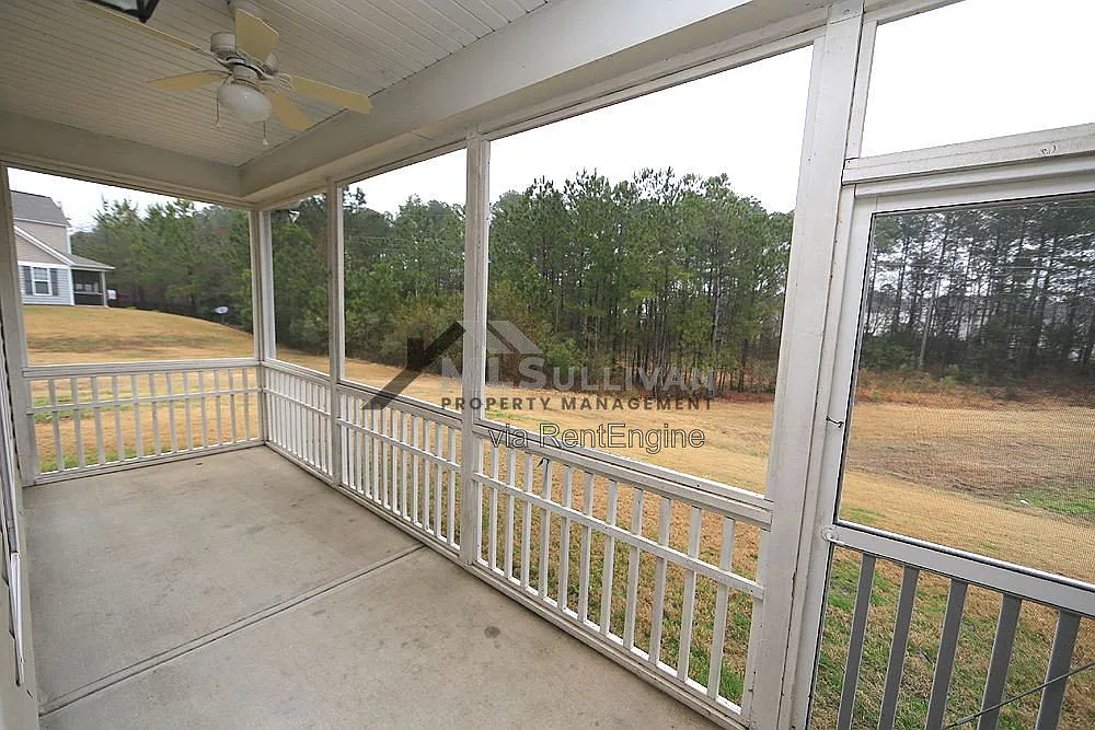 4 bed, 3.0 bath, 2300 sqft, $2,095 — Photo 4