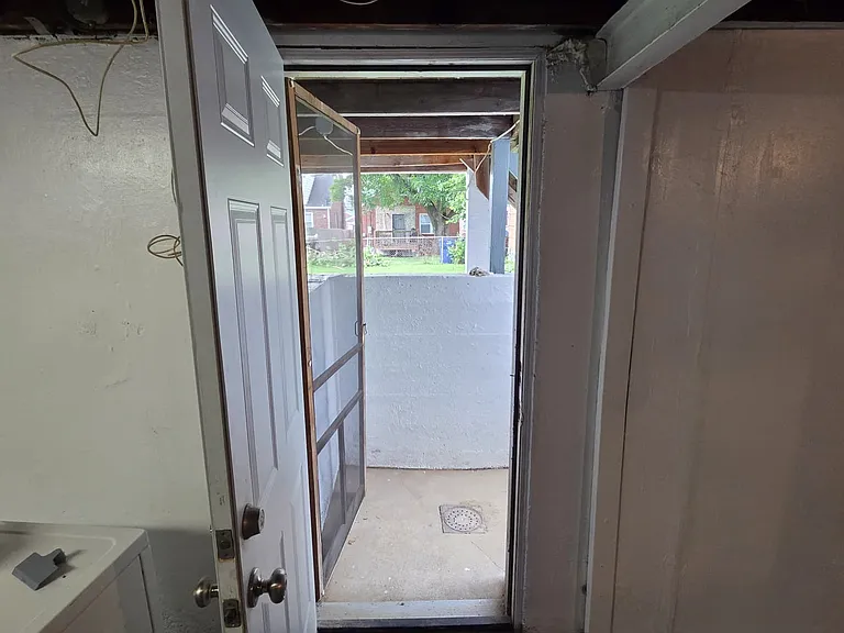 1806 Switzer Ave — Photo 22