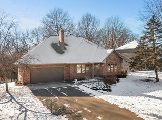 2420 Linwood Ct E, Maplewood, MN 55119