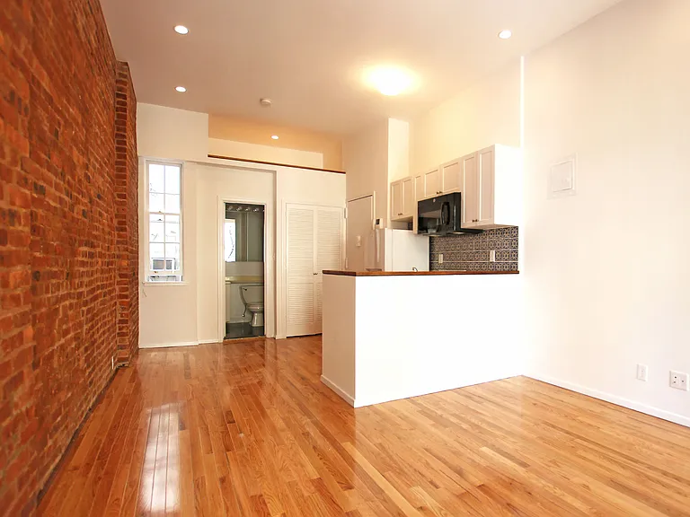 315 E 81st St #5RE — Photo 1