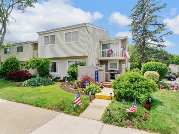230 Springmeadow Drive #M, Holbrook, NY 11741
