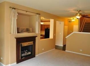 132 Creston Cir, Aurora, IL 60504
