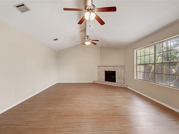 5th image of 705 Lasso Dr