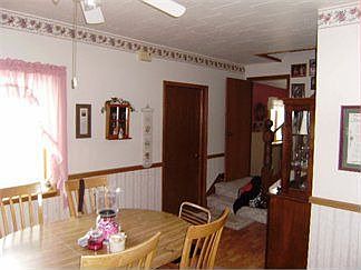 4th image of 208 River Dr