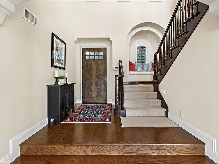 110 Sidney Bay Dr — Photo 3