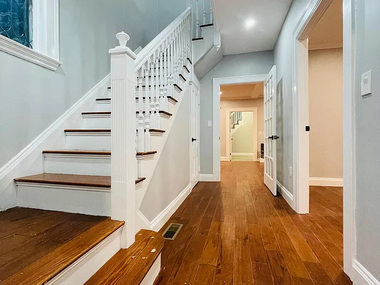 21 Maple St — Photo 1
