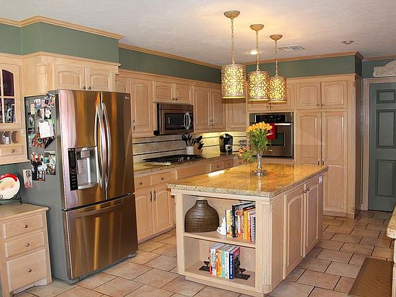 4th image of 1308 Edgebrook Dr