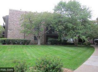 4120 Parklawn Ave APT 121, Edina, MN 55435