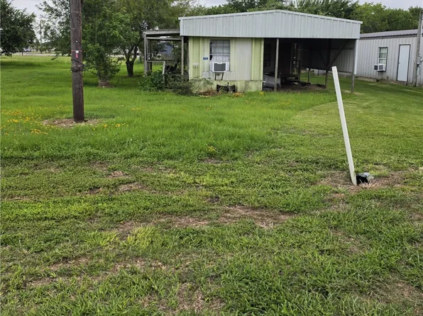 101-105 W Austin Ave, Seadrift, TX 77983