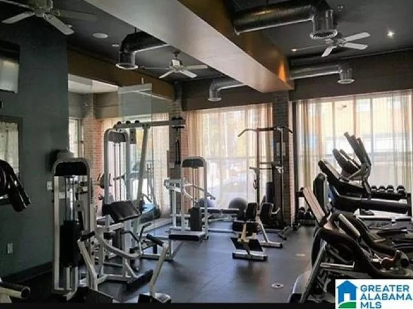 Wonderful 1 bedroom, 1 bathroom studio unit in the heart of the UAB Medical District — Photo 3