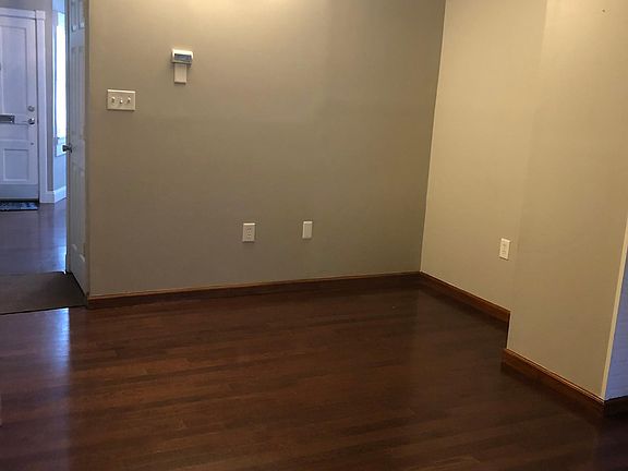 5th image of 923 Bartine St