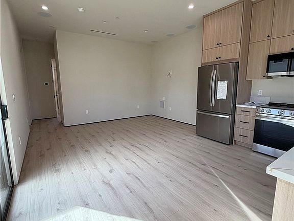 4th image of 13720 Collins St