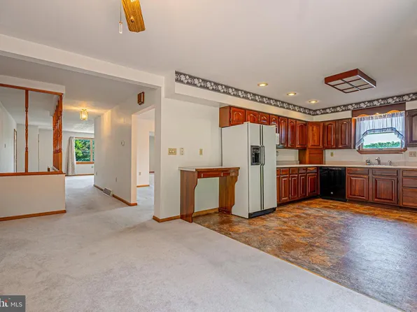 608 Wellington Ln, Cumberland, MD 21502