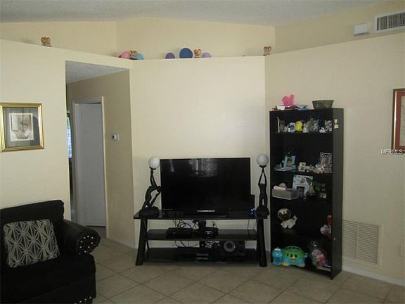 3rd image of 905 Vista Palma Way