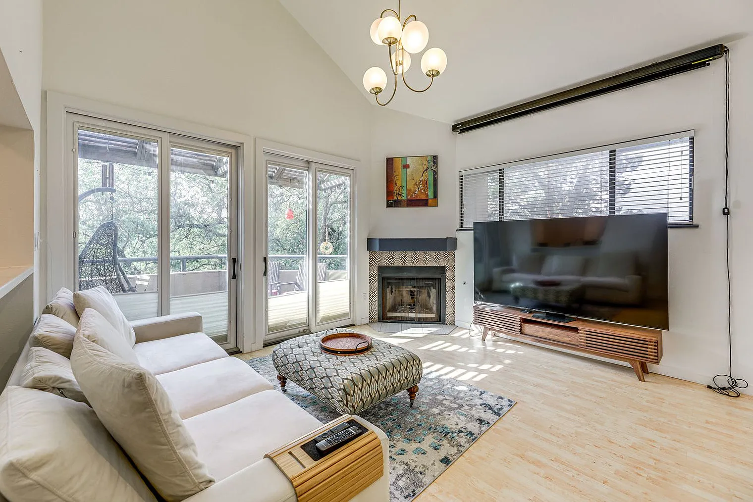 2 bed, 2.0 bath, 1334 sqft, $3,128 — Photo 1