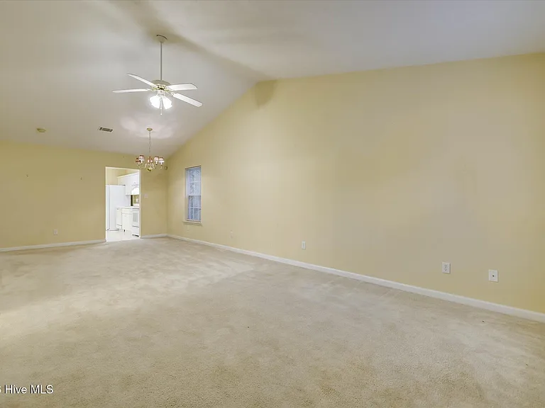 301 Beech Ln — Photo 6