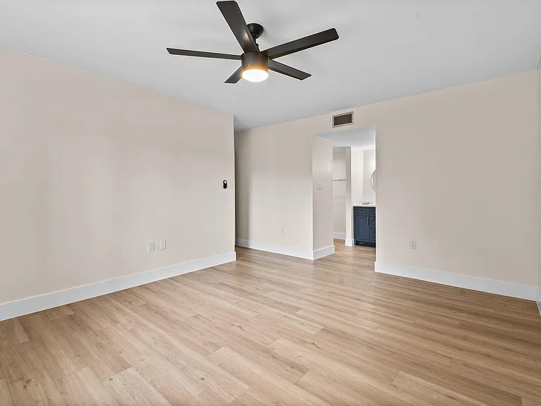2233 NW 22nd Ave #102 — Photo 22