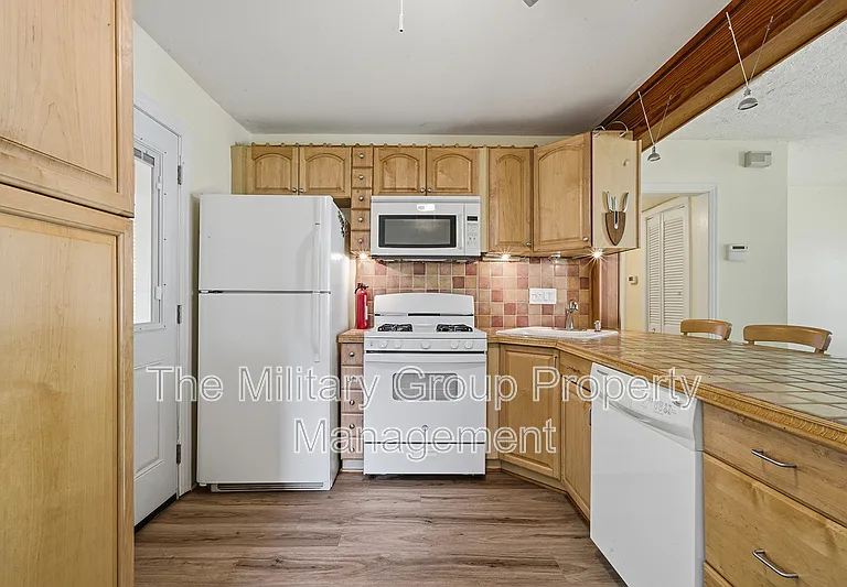2115 Minerva Ave — Photo 11