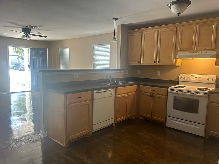 211 Coverdale Ln #211 — Photo 9