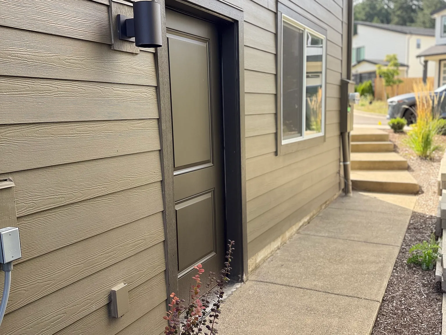4 bed, 2129 sqft, $3,845 — Photo 3