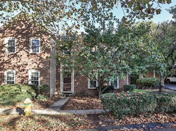 11 Woodsview Ln, Cincinnati, OH 45241