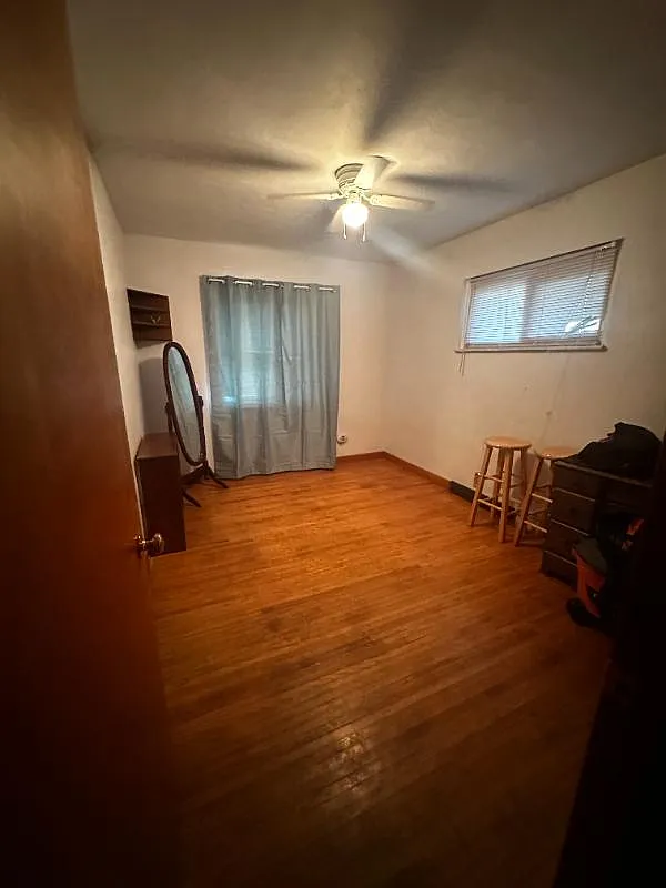 3 bed, 1.0 bath, 1096 sqft, $1,200 — Photo 4