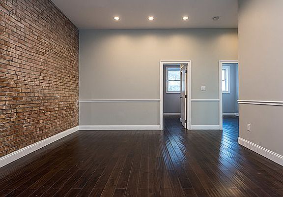 5th image of 206 Calyer St #2