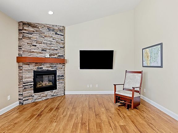 4th image of 2606 S Lark Ln