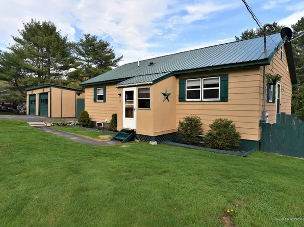 28 Pleasant Hill Dr, Norridgewock, ME 04957