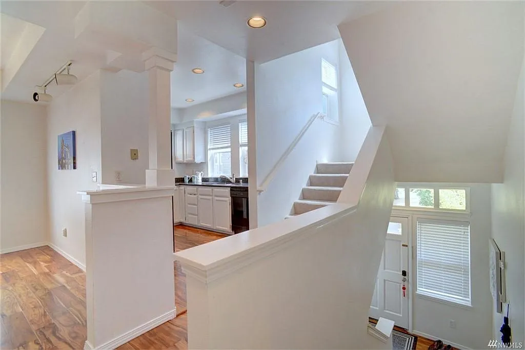 3 bed, 1700 sqft, $3,495 — Photo 2