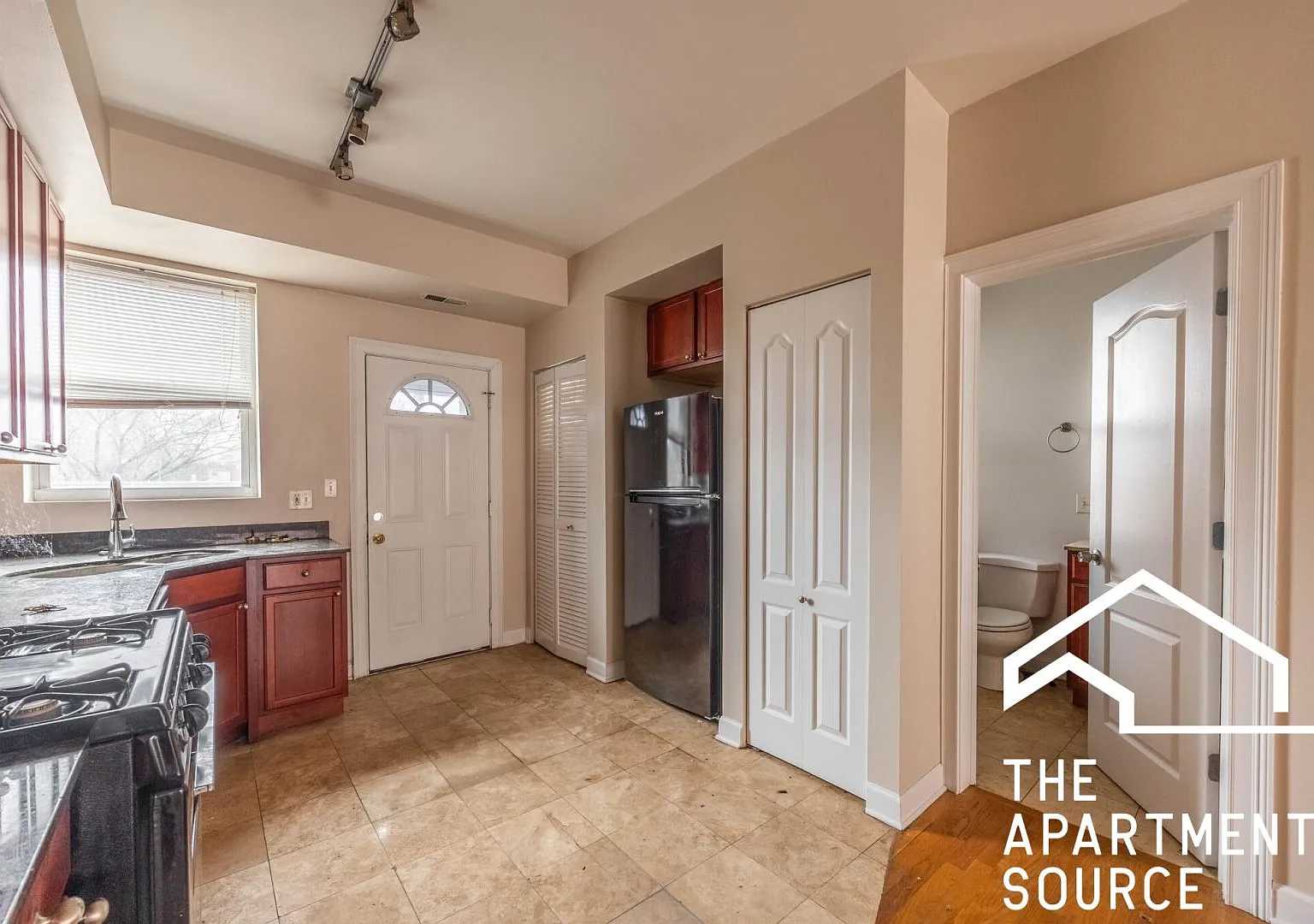 7462 North Greenview Avenue #1 — Photo 2