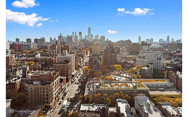 Sold by Douglas Elliman | media 24