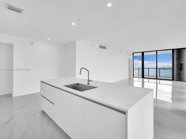 700 NE 24th St #4507 — Photo 15