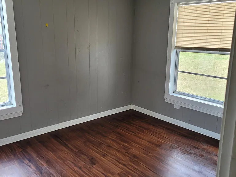 621 Brady St — Photo 2