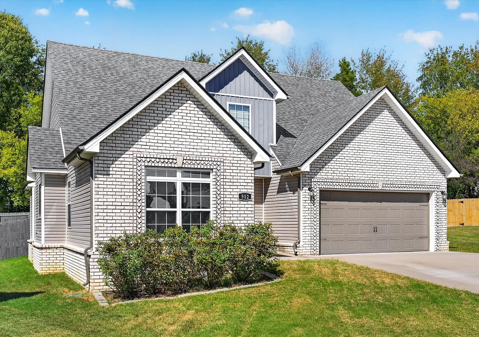 Beautiful 4 Bedroom House in Rossview - Positioned in a culd-e-sac! — Photo 3