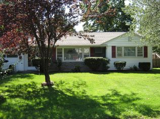 22 Village Dr, Saugerties, NY 12477