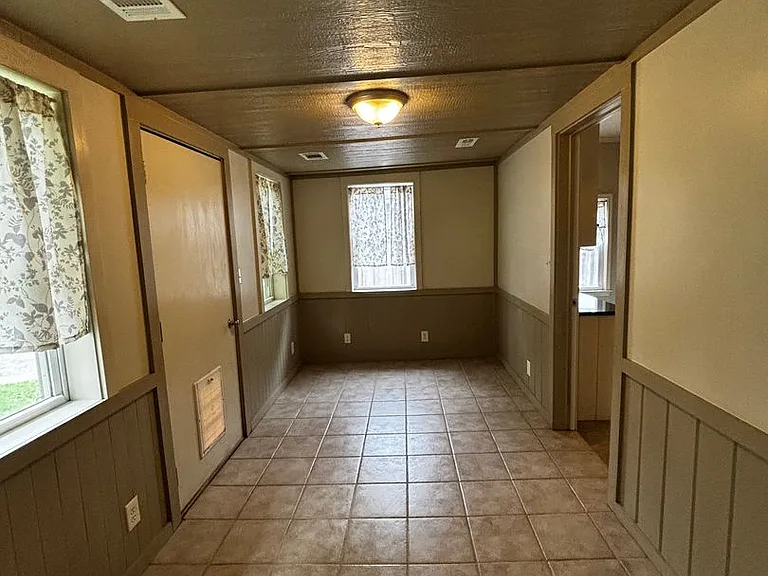 1326 E 32nd Pl — Photo 11