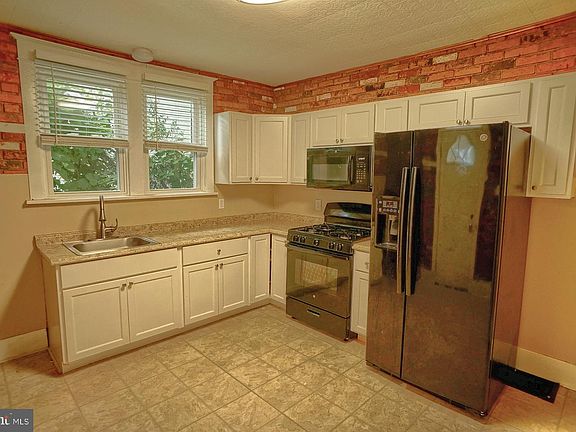 5th image of 2809 Canby St