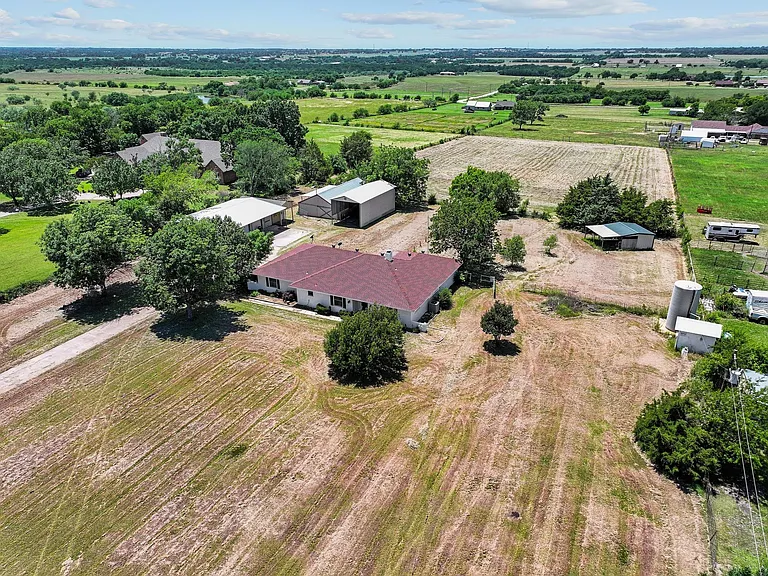 12869 FM 1385 — Photo 2