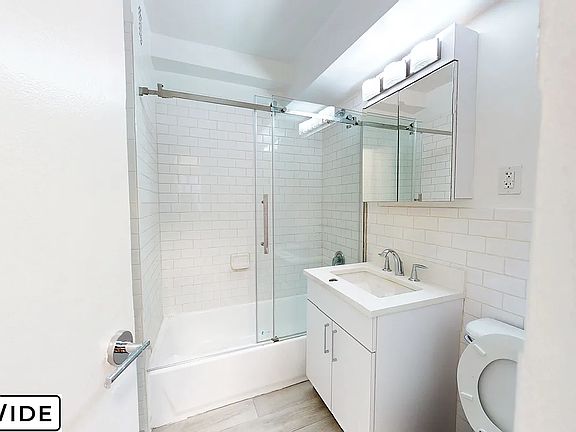 3rd image of 405 E 56th St APT 6M